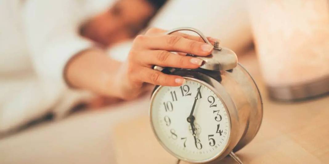 Sıradan görünüyor ama riskli! Sabahları alarm ertelerken bir daha düşünün: Bu zararları akla gelmez 5